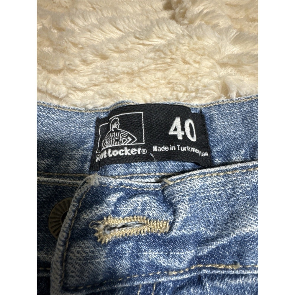 Men's 90's Foot locker shorts. Baggy size 40
